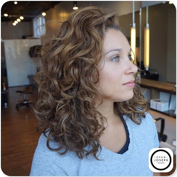 STYLING CURLY HAIR DO'S & DON'TS for volume and definition